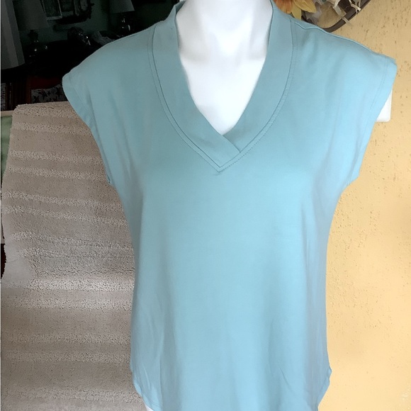 V NECK SLEEVELESS AQUA TOP - Picture 1 of 4